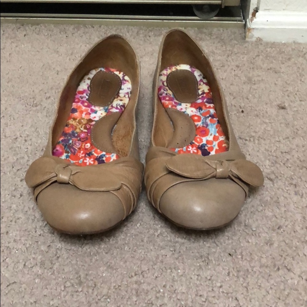 Born tan leather comfort flats with bow